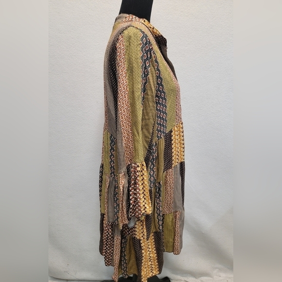 MADE IN ITALY Patterned Long Bell Sleeve Mini Dress w/V-neck Collar With Buttons - Picture 4 of 9